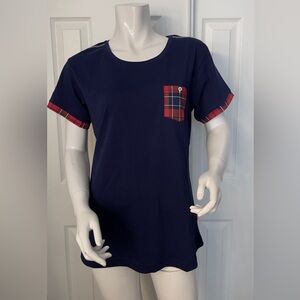 💯 Baumwolle Cotton Classic Navy Tee with Red Plaid Details